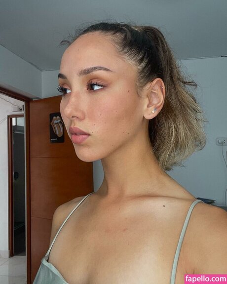 Micaela Caballero pretty model pictures