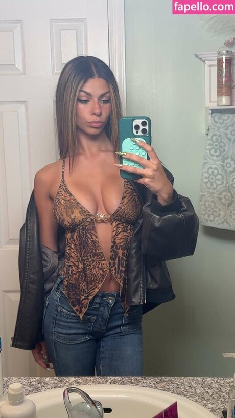 Julia Carrano free model images