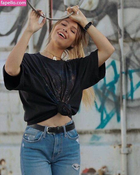 Tslanaxoxo sexy actress image