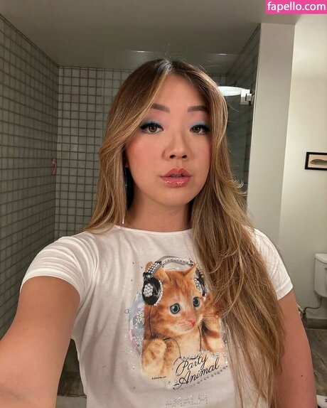 Simona Shao erotic star pics