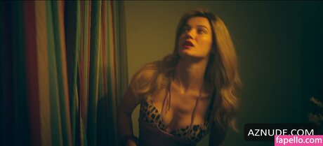 P nar Deniz model hot images