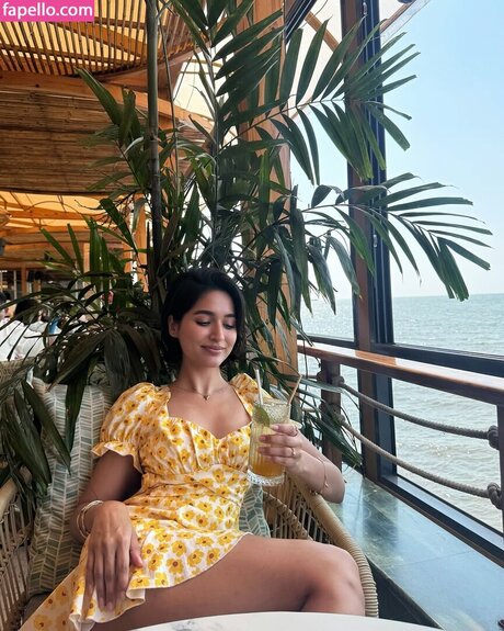 Ojasvi Sharma sexy model picture