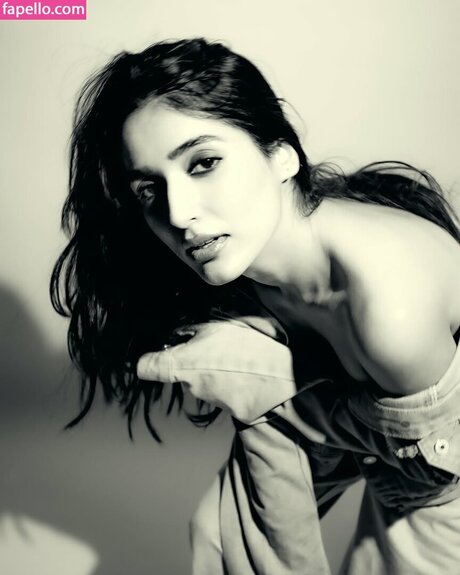 Ojasvi Sharma pretty actress pictures