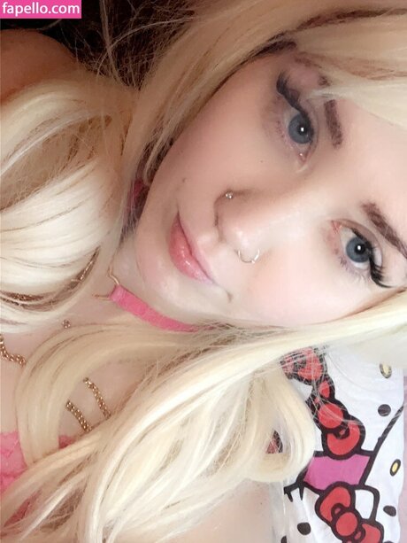 sincerelyneon model nude photo