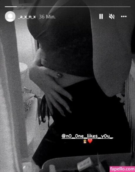 _a x n x model erotic picture