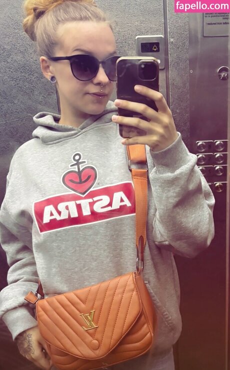 _a x n x hot model galleries