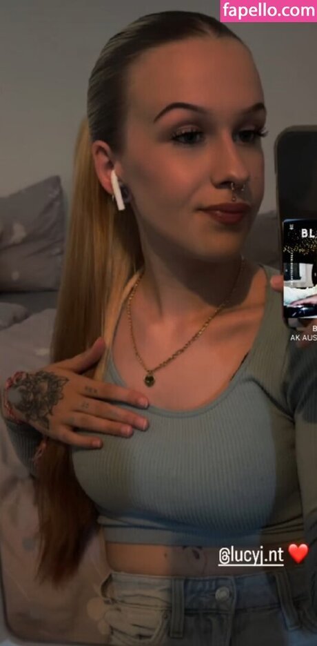 _a x n x high quality model picture