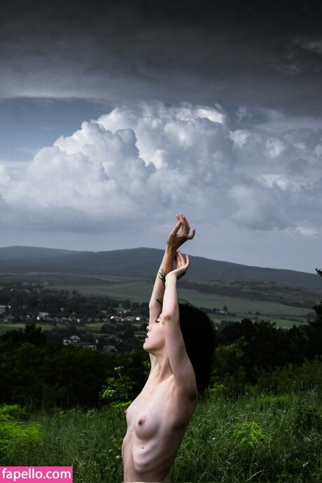 _agata kristi nice actress gallery