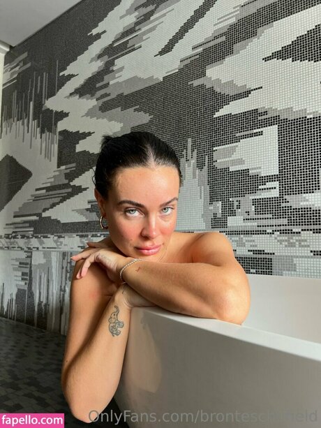 Bronte Schofield model pornographic pictures