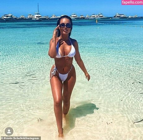 Bronte Schofield art model images