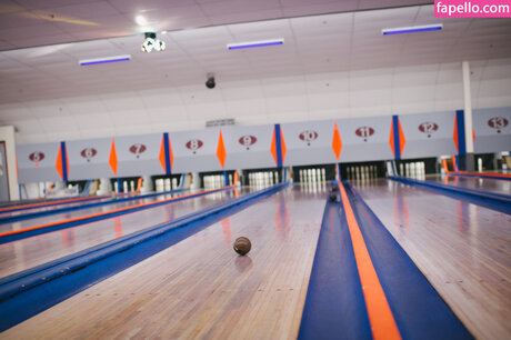 Heather Bowling naked actress pics