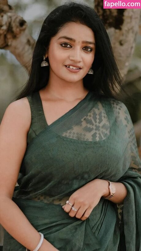 Lavanya Manickam art star photo