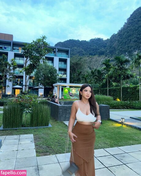 Zizi Wong model pictures