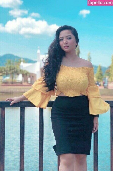 Zizi Wong model top gallery