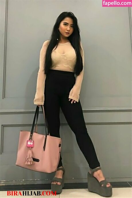 Zizi Wong model adult pictures