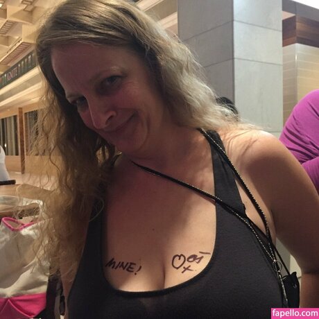 Jasmine Singing model hd image