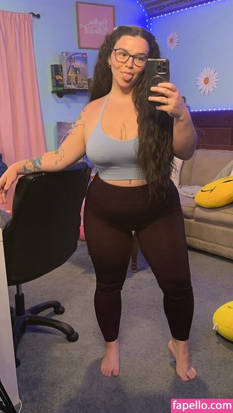 smileynessvip model adult photo