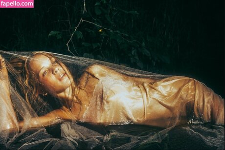 Eve Kovac art model photo