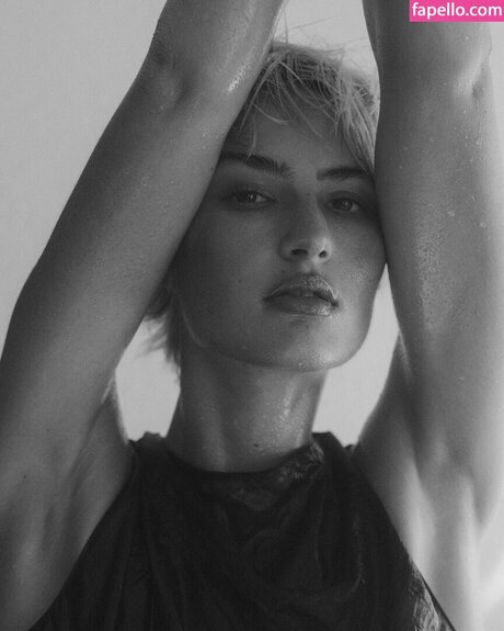 Aleandrafrerk model art galleries