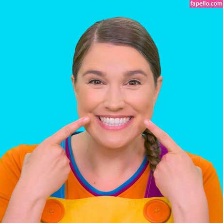 Caitlin Claessens model hot photo