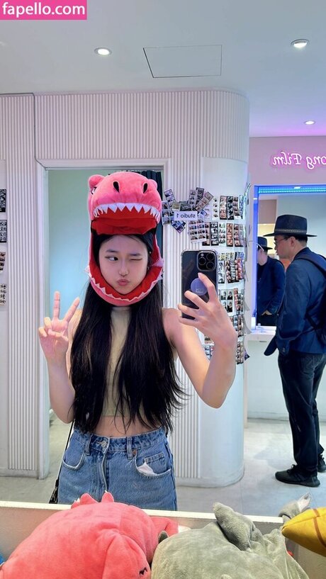 Priscila Ju model naked pictures