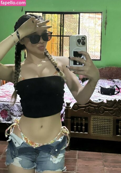 yessseeeniiaa actress photos