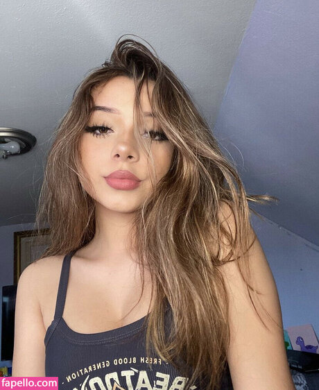 yessseeeniiaa model free images