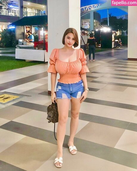 Mitzina Larino pretty pornstar img