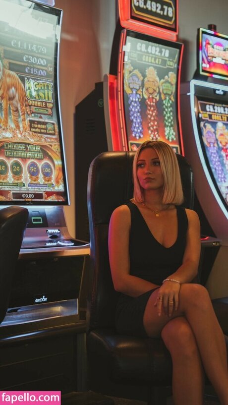 famous female onlyfans beautiful nude galleries