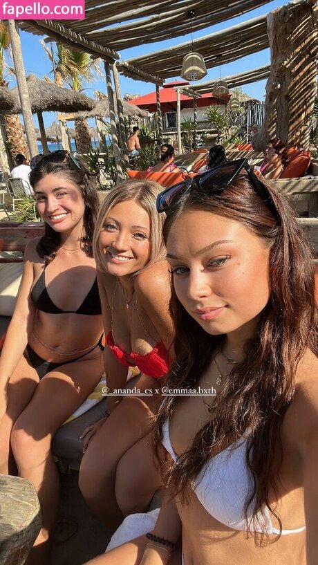 Hello__iris model pornographic pics