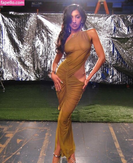 Lara Raj sexy star pic