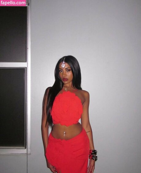 Lara Raj pornographic model pictures