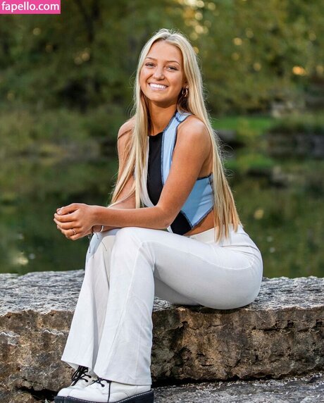 Sydney Thomas nice actress photos