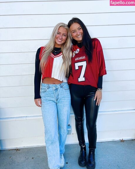 Sydney Thomas pretty model photos