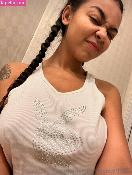 sydswrldxo pretty model image