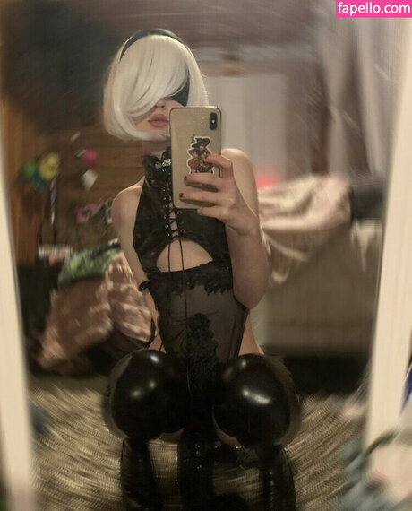 Zoxmbiex naked actress gallery