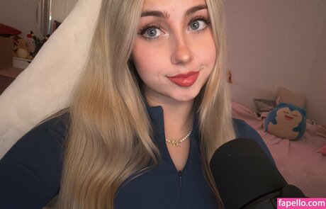 WandaWillow hd actress photos