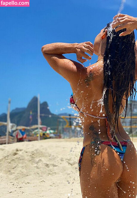 mackenziedern star high quality photo