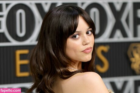 Jennaortega hd pornstar picture