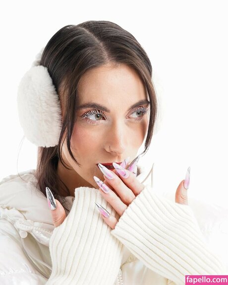 maghla_ adult model picture