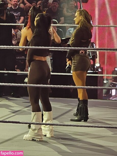 Fallon Henley model erotic pic