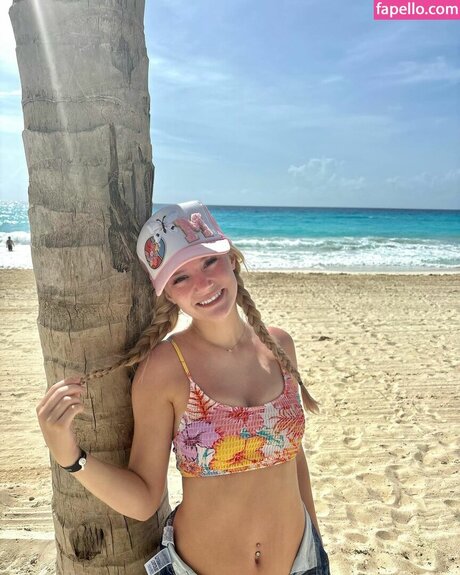 Mads Thompson Maddiiedee model hd pictures