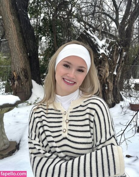 Mads Thompson Maddiiedee adult model pics