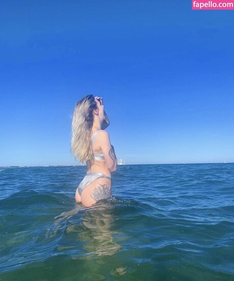 Marie Watson hot model img