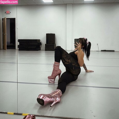 Juliakins pretty model image