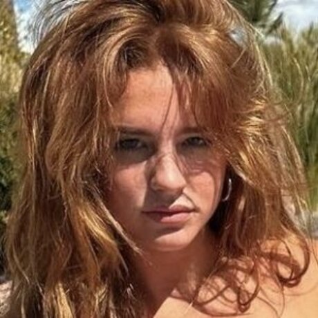 Julia Hatch sexy star picture