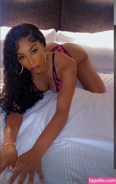 Royalty 24kt nudes model pic