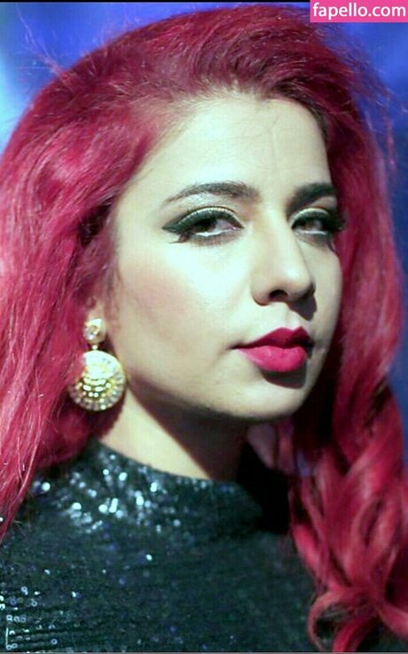 Jasmine Sandlas actress pics