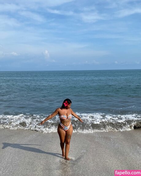 Melanie Noelia sexy star photo