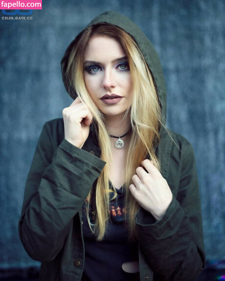 Maddie Phillips pretty model image